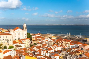 Lizbon, Portekiz güneşli yaz gününde gökyüzü