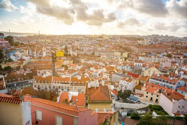 Lissabon, Portugal skyline op zonnige zomerdag — Stockfoto