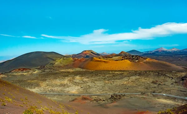 Vulkanisch landschap op Timanfaya National Park, Lanzarote Eiland Canarische Eilanden Spanje — Stockfoto