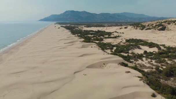 Вид з повітря на пляж з пустим піском Патара в Лікії (Туреччина). — стокове відео