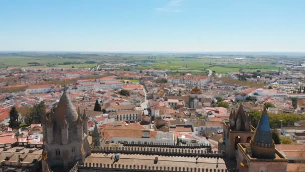 Zicht vanuit de lucht op de stad Tomar, Tempelierskasteel en het klooster van Christus Portugal — Stockvideo