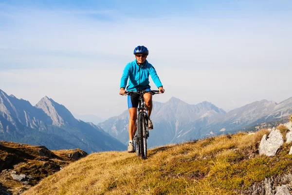 Mountain biker — Stockfoto