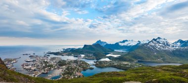 günbatımı hava, panoramik Dağları ve svolvaer lofoten Adaları, Norveç