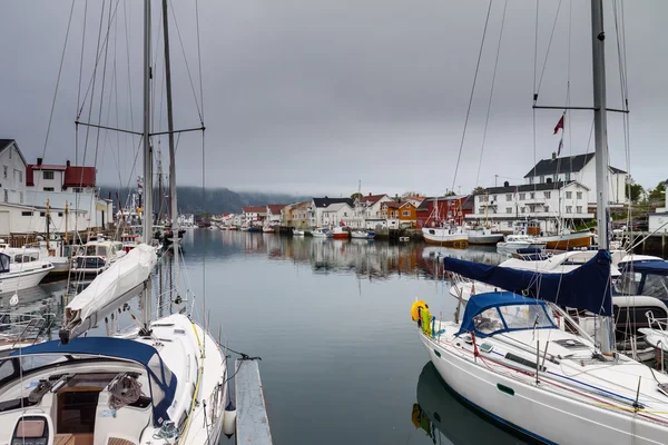 Wioska rybacka Henningsvaer na Lofotach, Norwegia — Zdjęcie stockowe