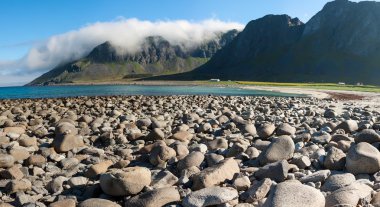 Plaj ve dağ Unstad, Lofoten Norveç