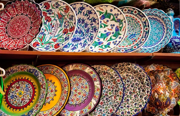 Classical Turkish ceramics on the market — Stock Photo, Image