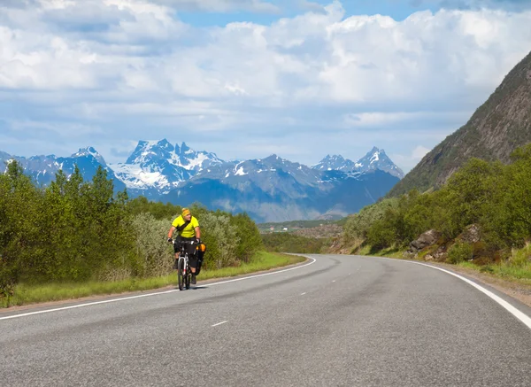 Ciclista de mountain bike, Noruega — Fotografia de Stock