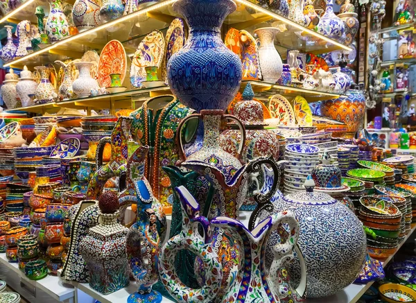 Classical Turkish ceramics on the market — Stock Photo, Image