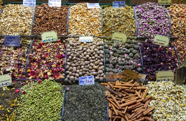 Tè, spezie egiziane e il Grand Bazaar di Istanbul. Turchia — Foto Stock