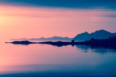 gece yarısı güneşi
