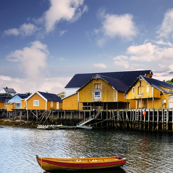 Gündüz bir köyde, Lofoten Adaları, Norveç — Stok fotoğraf