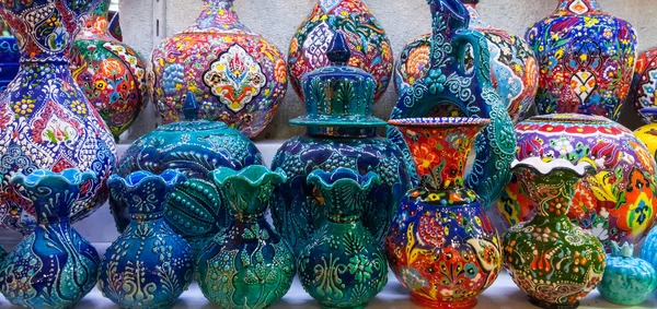 Classical Turkish ceramics on the market — Stock Photo, Image