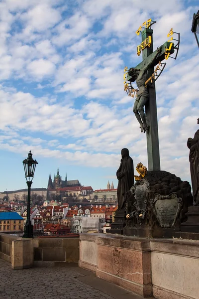 Statyer på Carls Bridge i Prag — Stockfoto