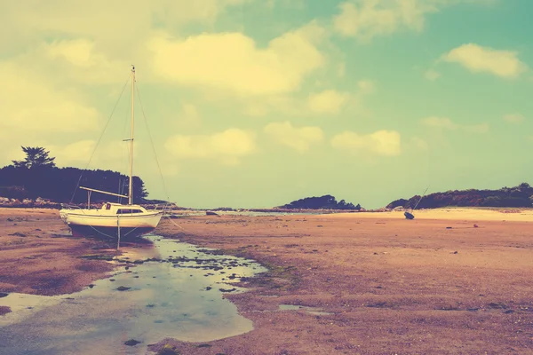 Stary statek styl na plaży w Bretanii — Zdjęcie stockowe