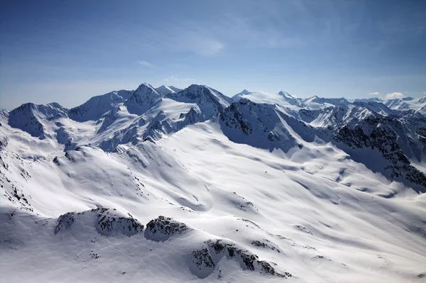 Hiver enneigé sommets montagneux dans les Alpes autrichiennes — Photo