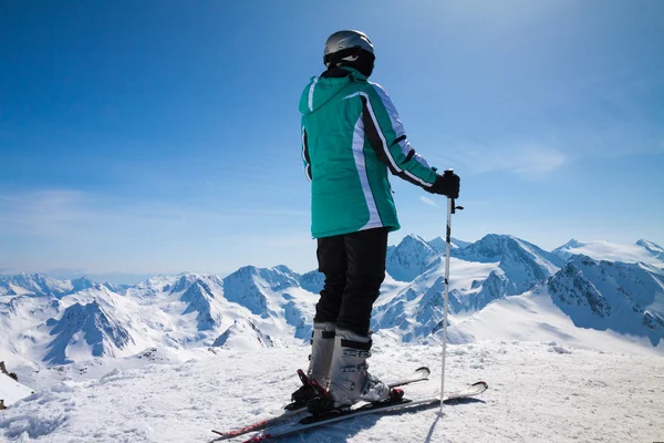 Esquiador en la colina de nieve, Solden, Austria, deporte de invierno extremo — Foto de Stock