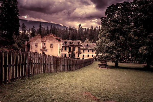 Old halloween house — Stock Photo, Image