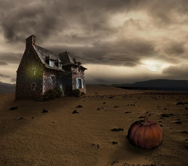 Halloween fond avec vieille maison — Photo