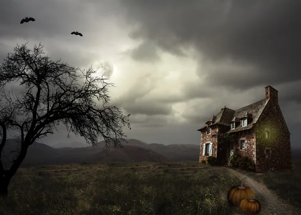 Cadılar Bayramı arka plan eski ev ile