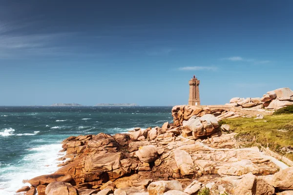 PLOUMANACH betekenen Ruz vuurtoren Bretagne, Frankrijk — Stockfoto