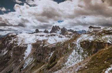 Tre Cime, Dolomites, Europe yakınındaki Hute
