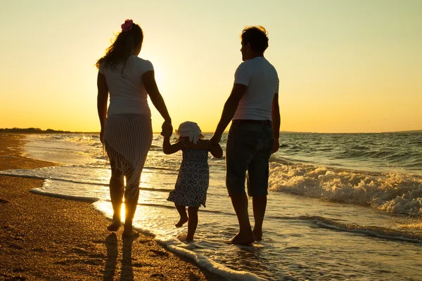 Familie im Strandurlaub — Stockfoto