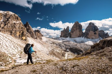 kadın Dağları uzun yürüyüşe çıkan kimse
