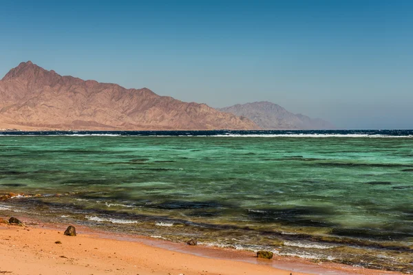 Vista a la costa del Mar Rojo — Foto de Stock