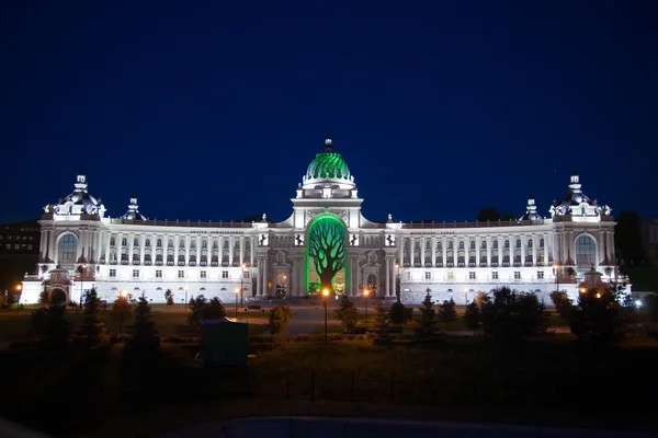 Палац сільського господарства в Казані, освітлені вночі. — стокове фото