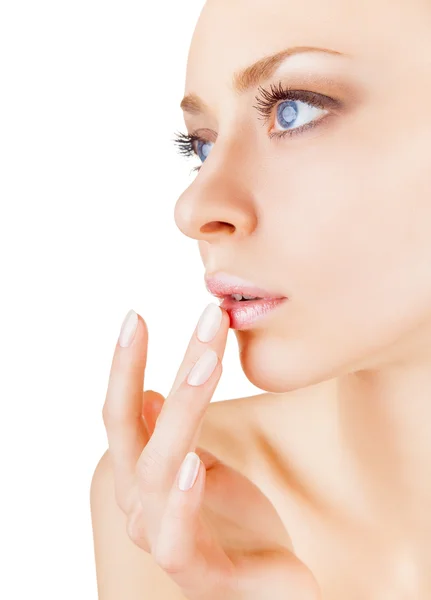 Mulher aplicando bálsamo labial — Fotografia de Stock