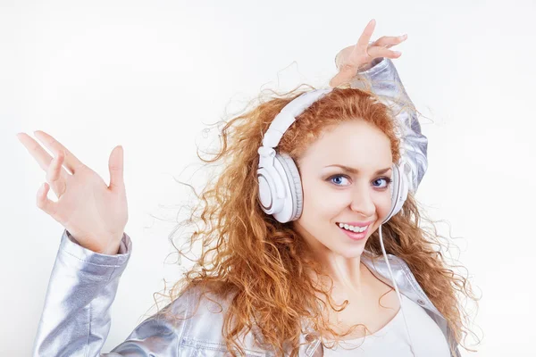 Mulher com fones de ouvido — Fotografia de Stock