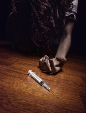 ilaçlarla şırınga