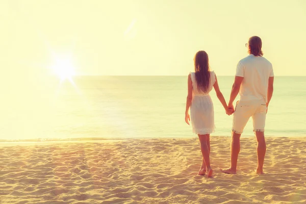 Feliz pareja joven — Foto de Stock