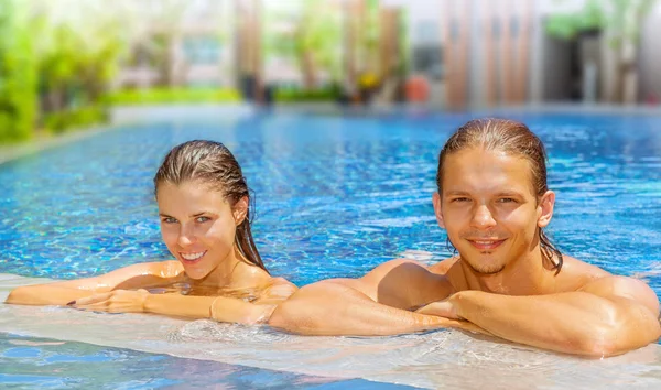 Happy young couple — Stock Photo, Image