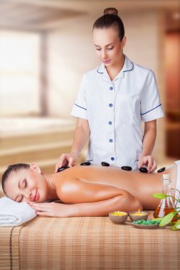 Taş-terapi. elaxing Masaj