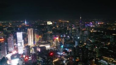 Kablosuz ağ bağlantısı kavramına sahip modern şehir