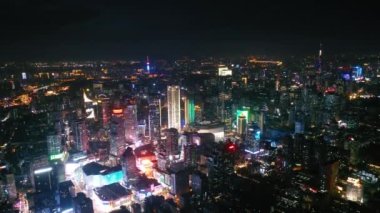 Kablosuz ağ bağlantısı kavramına sahip modern şehir