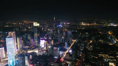 Kablosuz ağ bağlantısı kavramına sahip modern şehir