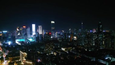 Kablosuz ağ bağlantısı kavramına sahip modern şehir