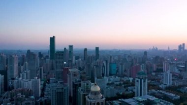 Akıllı Bağlı Şehir silueti. Gelecekçi ağ konsepti, şehir teknolojisi.