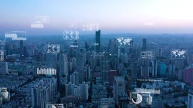 Akıllı Bağlı Şehir silueti. Gelecekçi ağ konsepti, şehir teknolojisi.