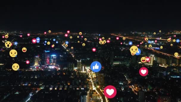 Luftaufnahme Der Stadt Mit Emojis — Stockvideo