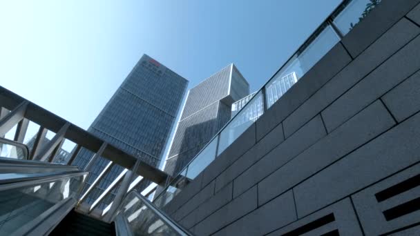 近代的なオフィス高層ビル — ストック動画
