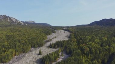 Taganay Ulusal Parkı 'nın taş döşemecilerinin görüntüsü