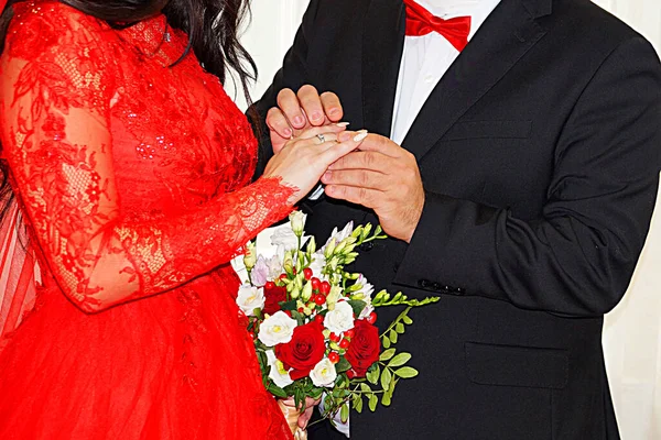 Groom Puts Bride Wedding Ring — Stock Photo, Image