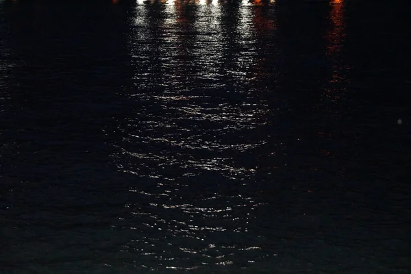 Luci Della Città Costiera Riflettono Nell Acqua Mare — Foto Stock