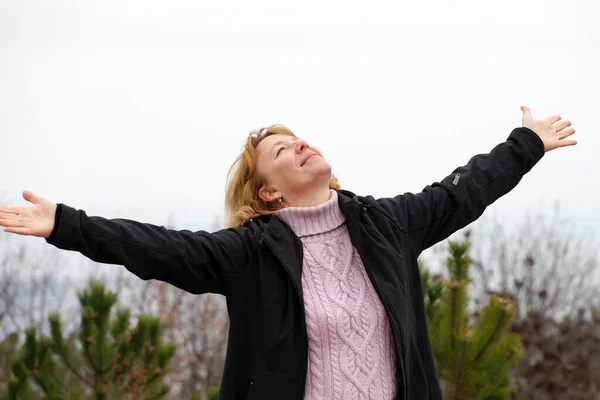 Joyful Smiling Woman Outstretched Arms Nature — Stock Photo, Image