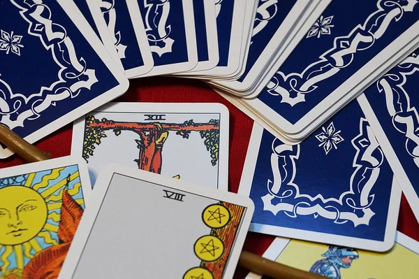 Spreid Tarot Kaarten Magische Waarzeggerij Close — Stockfoto