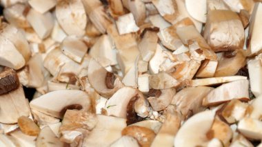 Dilimlenmiş mantar şampiyonları yakın plan, yemek arkaplanı dokusu.