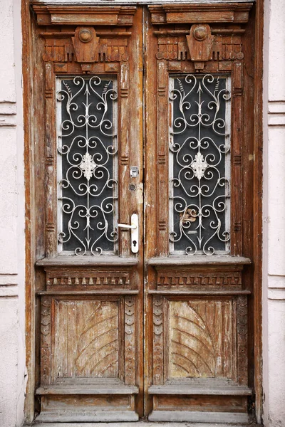 Viejo Exterior Vintage Madera Marrón Puerta Con Primer Plano Cristal —  Fotos de Stock